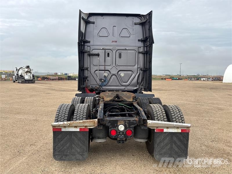 Freightliner Cascadia 126 6x4 T/A Sleeper Truck Tractor Sattelzugmaschinen