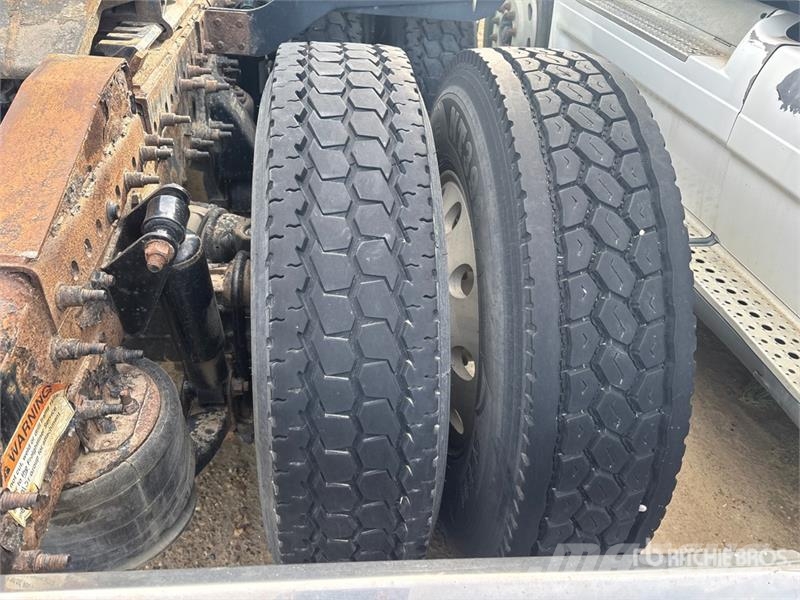 Freightliner Cascadia 125 6x4 T/A Sleeper Truck Tractor (Inoper Motrici e Trattori Stradali