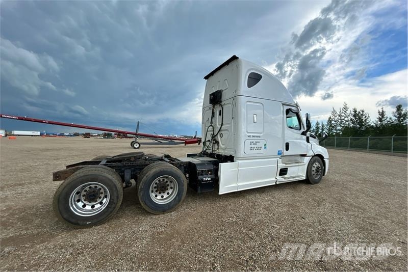 Freightliner Cascadia 126 6x4 T/A Sleeper Truck Tractor (Inoper وحدات الجر