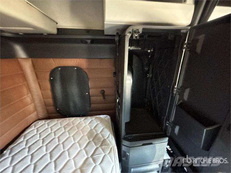 Freightliner Cascadia 126 T/A Sleeper Truck Tractor Влекачи