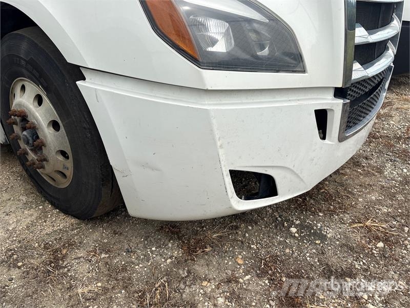 Freightliner Cascadia 6x4 T/A Sleeper Truck Tractor (Inoperable Cabezas tractoras