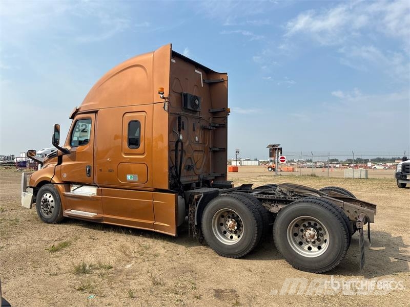 Freightliner Cascadia 126 6x4 T/A Sleeper Truck Tractor (Inoper Motrici e Trattori Stradali