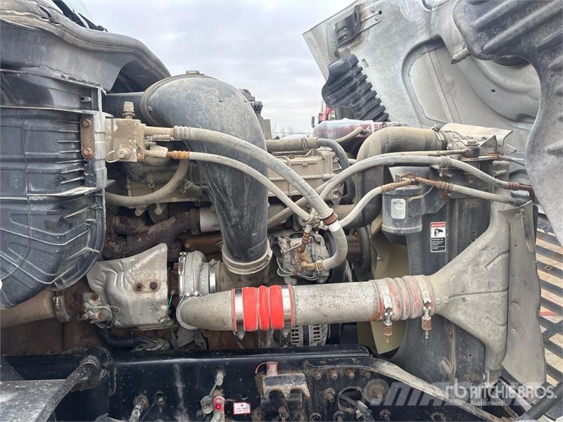 Freightliner Cascadia 125 6x4 T/A Sleeper Truck Tractor Vlačilci