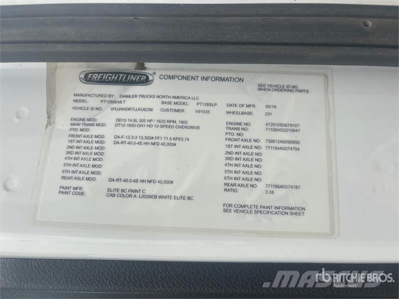 Freightliner Cascadia 126 6x4 T/A Sleeper Truck Tractor Trekkvogner
