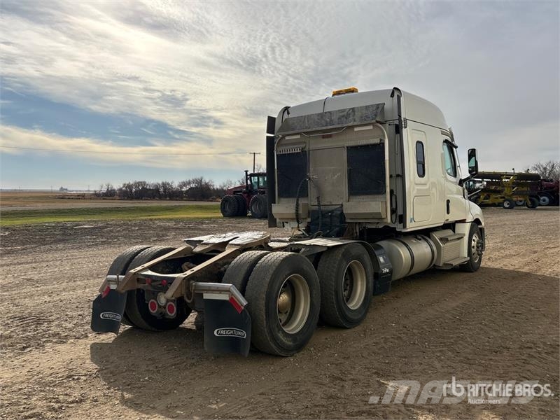 Freightliner Cascadia 126 T/A Sleeper Truck Tractor Cavalos mecânicos
