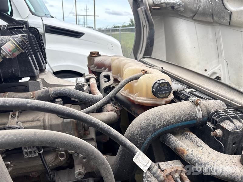 Freightliner Cascadia 6x4 T/A Sleeper Truck Tractor (Inoperable Cabezas tractoras