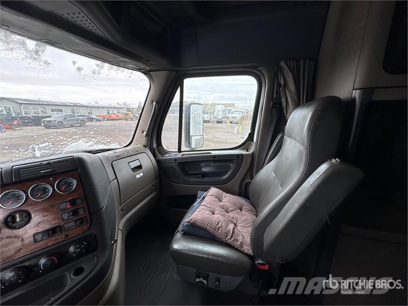 Freightliner Cascadia 125 6x4 T/A Sleeper Truck Tractor Sattelzugmaschinen