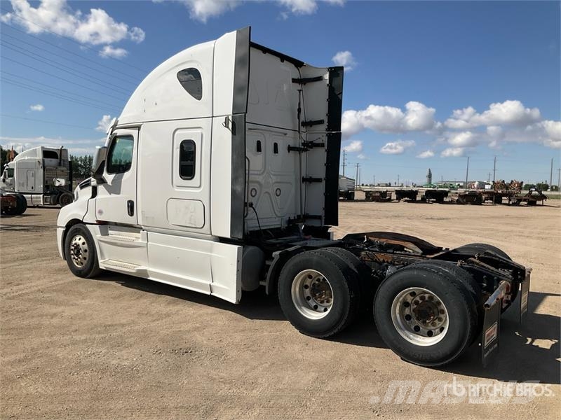 Freightliner Cascadia 6x4 T/A Sleeper Truck Tractor (Inoperable Седельные тягачи