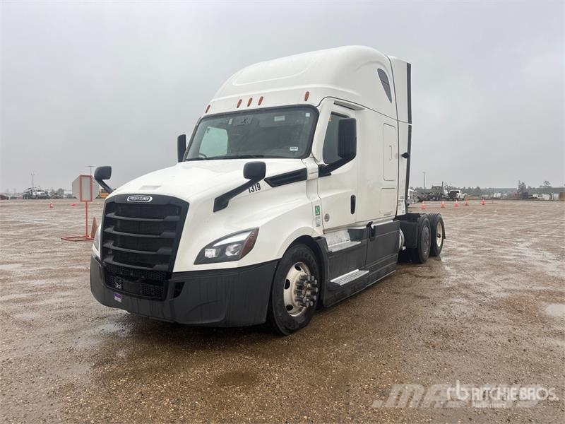 Freightliner Cascadia 126 6x4 T/A Sleeper Truck Tractor Tegljači