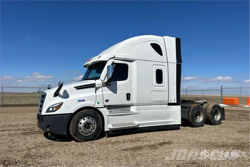Freightliner Cascadia 6x4 T/A Sleeper Truck Tractor Vilcēji