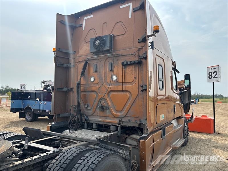 Freightliner Cascadia 126 6x4 T/A Sleeper Truck Tractor (Inoper Motrici e Trattori Stradali