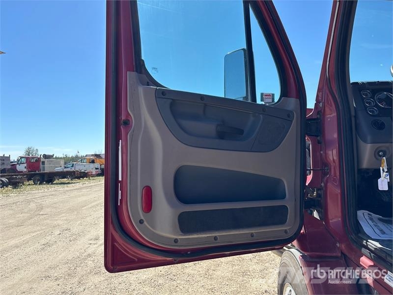 Freightliner Cascadia 113 Truck Tractor Units