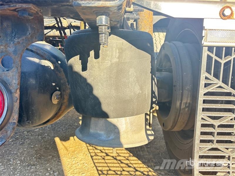 Freightliner Cascadia 126 Tractor Units