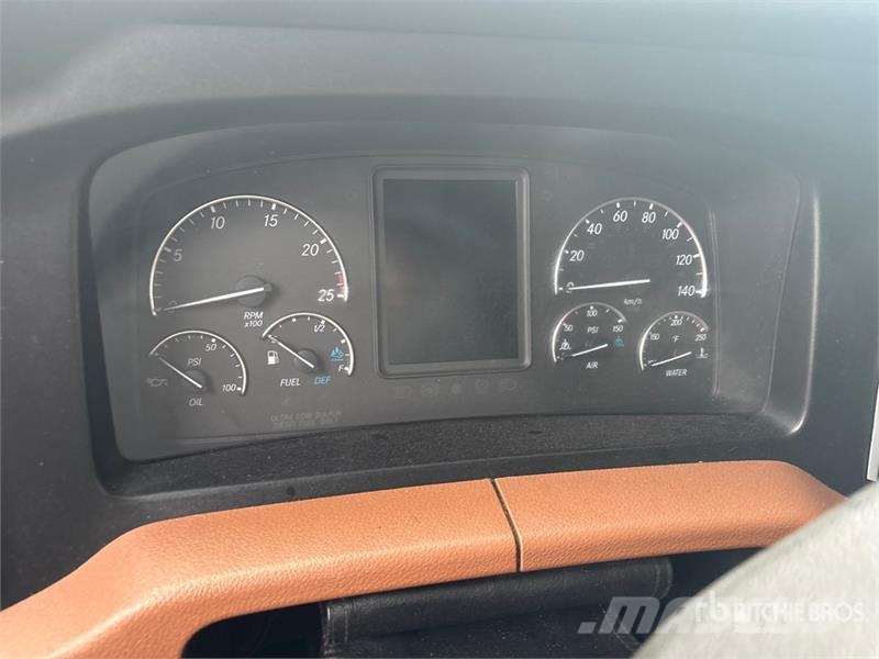 Freightliner Cascadia 126 6x4 T/A Sleeper Truck Tractor Autotractoare