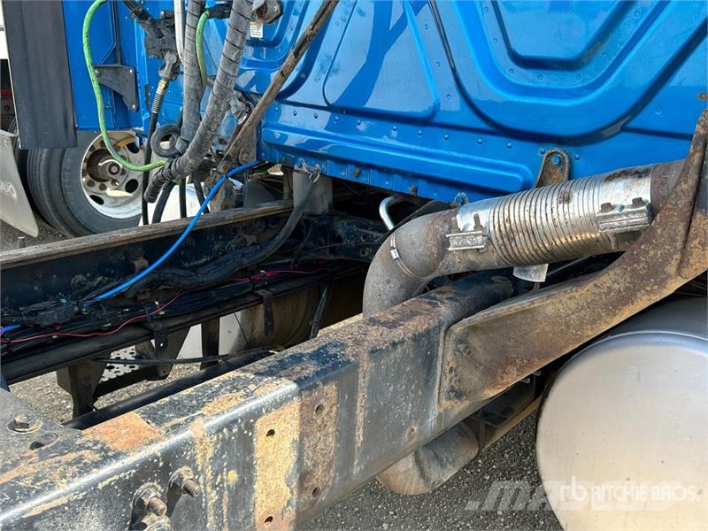 Freightliner Cascadia 125 6x4 T/A Sleeper Truck Tractor Седельные тягачи