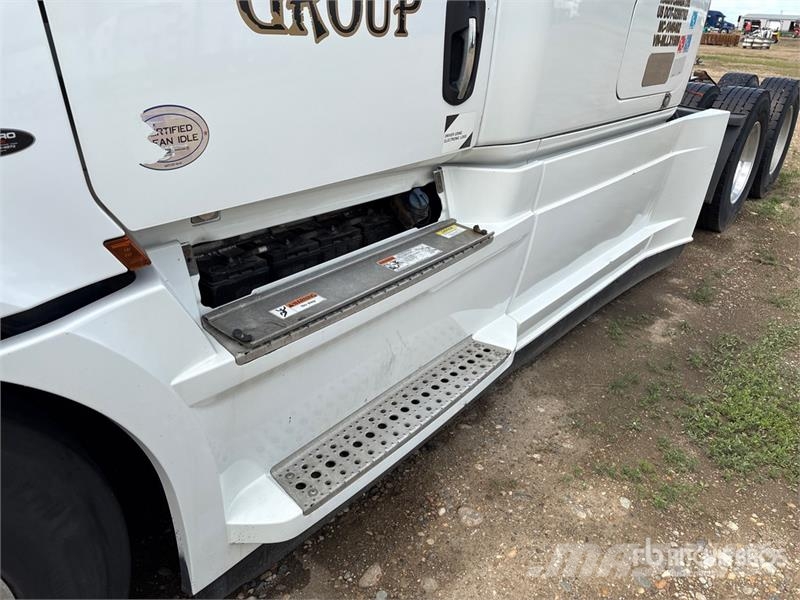 Freightliner Cascadia 126 6x4 T/A Sleeper Truck Tractor Тягачі