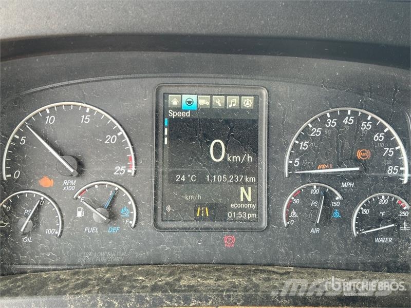 Freightliner Cascadia 126 6x4 T/A Sleeper Truck Tractor (Inoper وحدات الجر