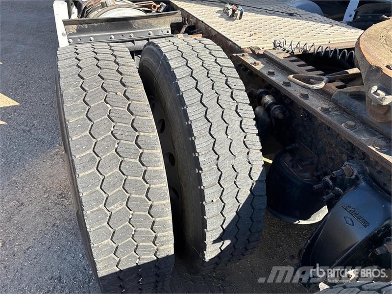Freightliner Cascadia 126 6x4 T/A Sleeper Truck Tractor Motrici e Trattori Stradali