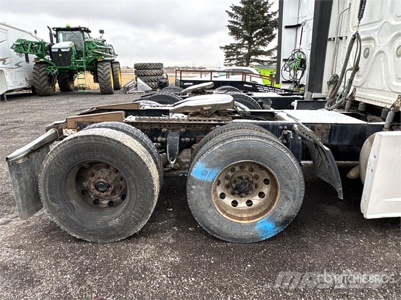 Freightliner Cascadia 125 6x4 T/A Sleeper Truck Tractor Sattelzugmaschinen