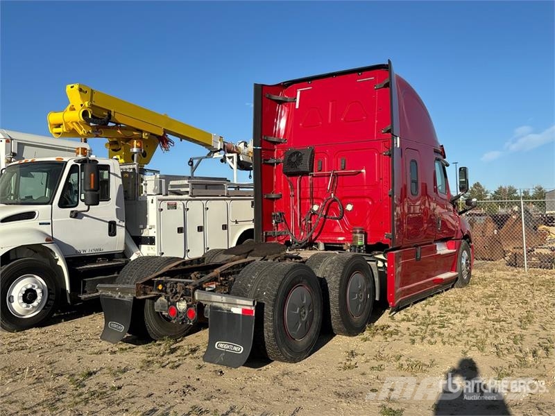 Freightliner Cascadia 126 6x4 T/A Sleeper Truck Tractor Traktorske jedinice