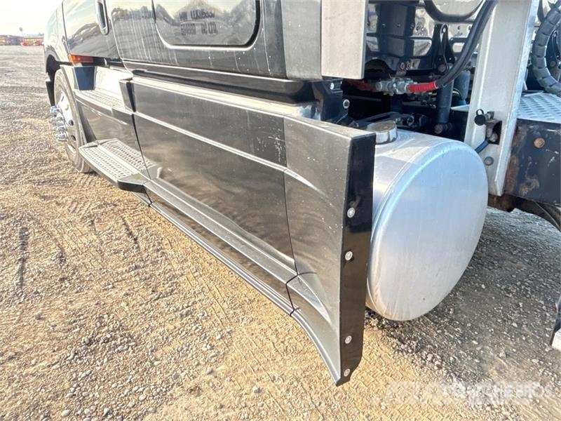 Freightliner Cascadia 126 6x4 T/A Sleeper Truck Tractor Седельные тягачи