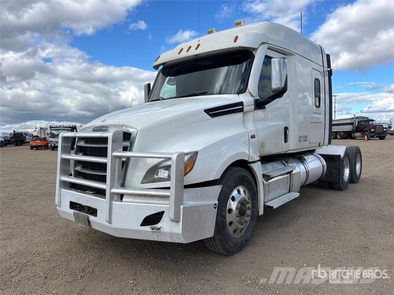 Freightliner Cascadia 126 6x4 T/A Sleeper Truck Tractor Sattelzugmaschinen