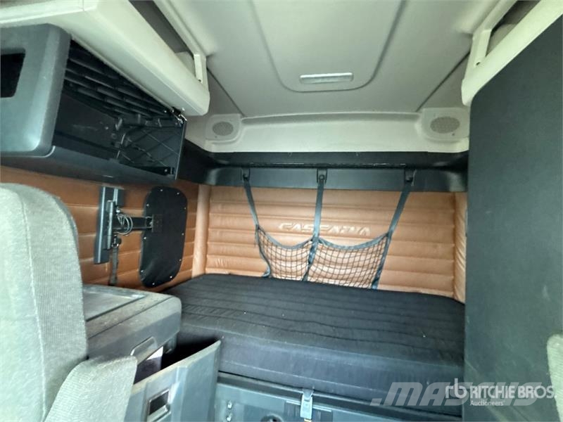 Freightliner Cascadia 126 T/A Sleeper Truck Tractor Cavalos mecânicos