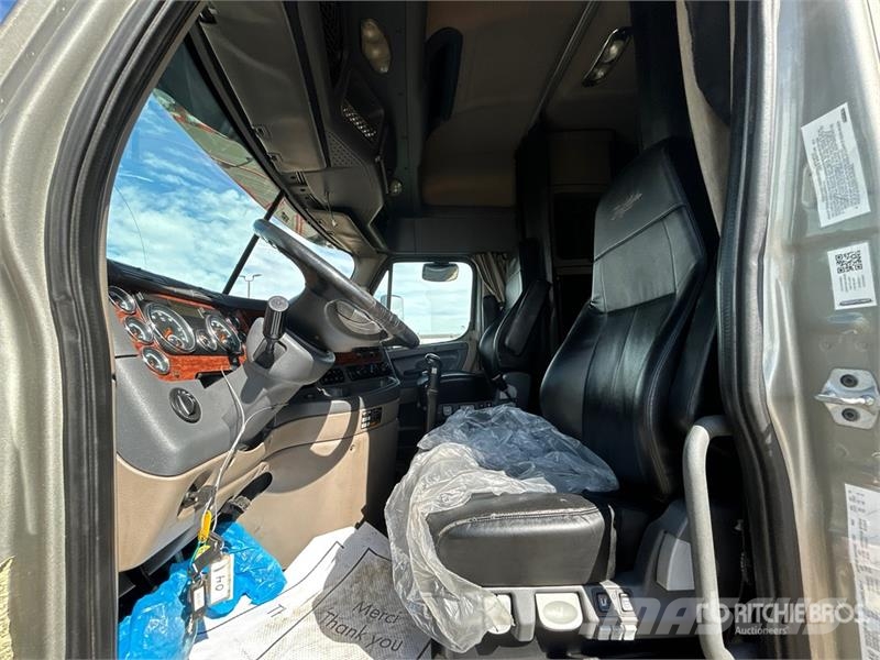 Freightliner Cascadia 125 6x4 T/A Sleeper Truck Tractor Τράκτορες