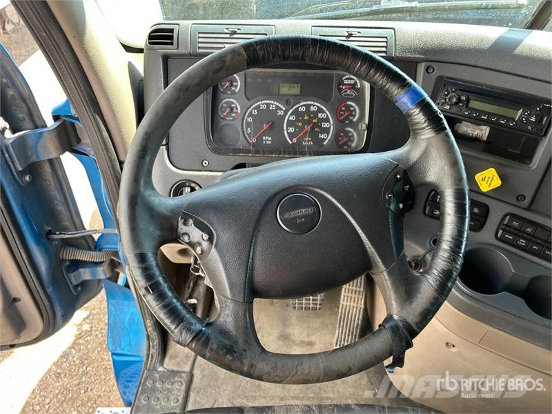 Freightliner Cascadia 125 6x4 T/A Sleeper Truck Tractor Седельные тягачи