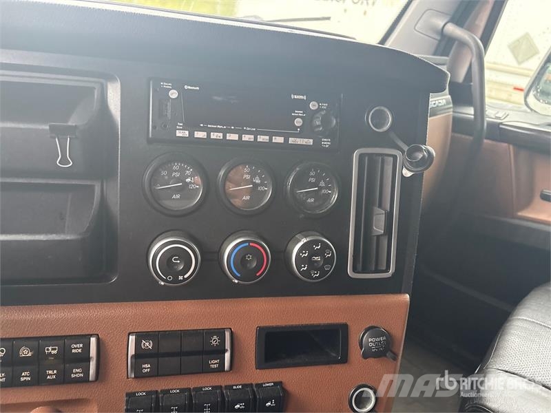 Freightliner Cascadia 126 6x4 T/A Sleeper Truck Tractor Autotractoare