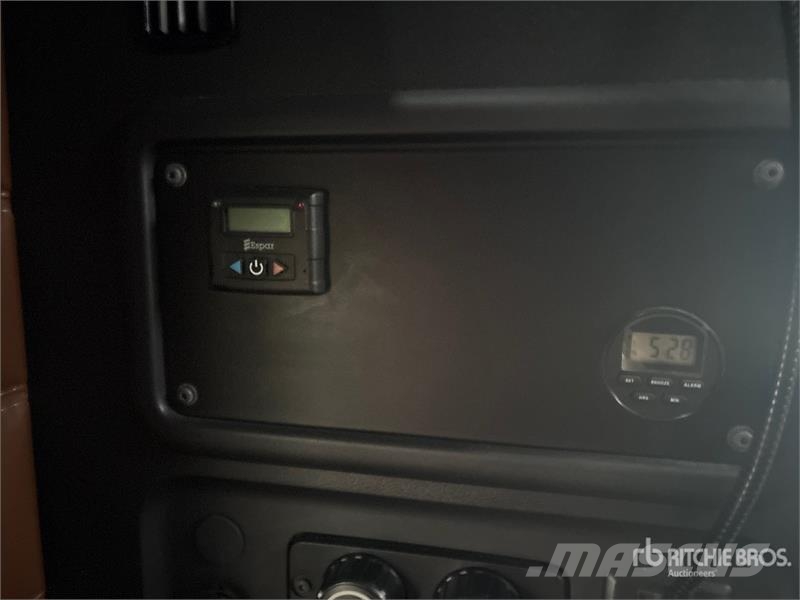 Freightliner Cascadia 126 6x4 T/A Sleeper Truck Tractor Autotractoare