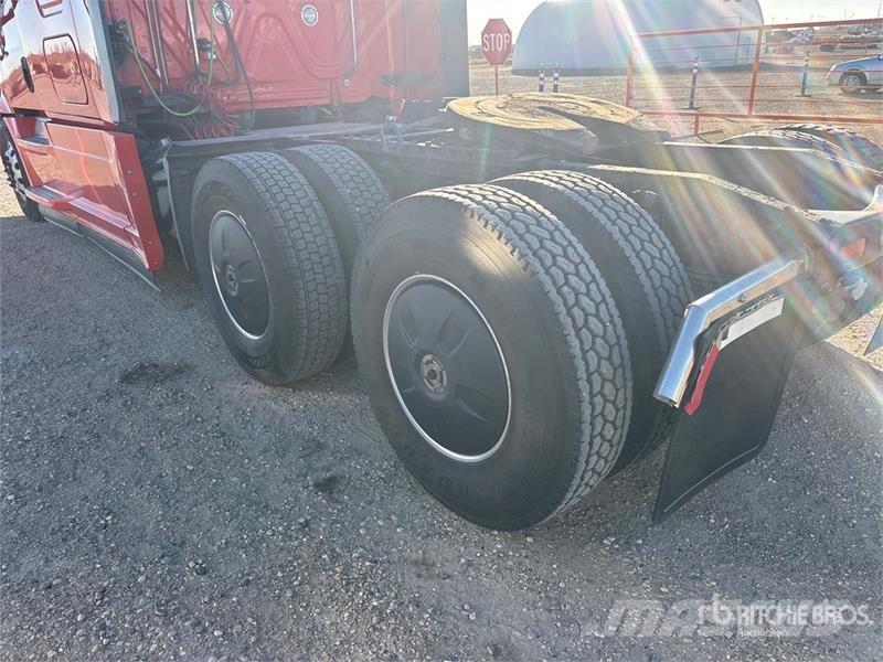 Freightliner Cascadia 126 6x4 T/A Sleeper Truck Tractor Cavalos mecânicos
