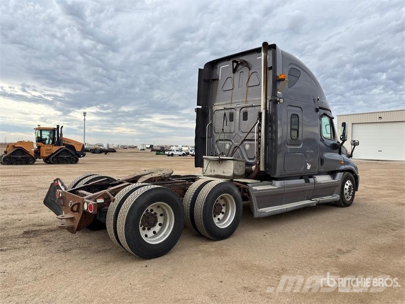 Freightliner Cascadia 6x4 T/A Sleeper Truck Tractor Sattelzugmaschinen