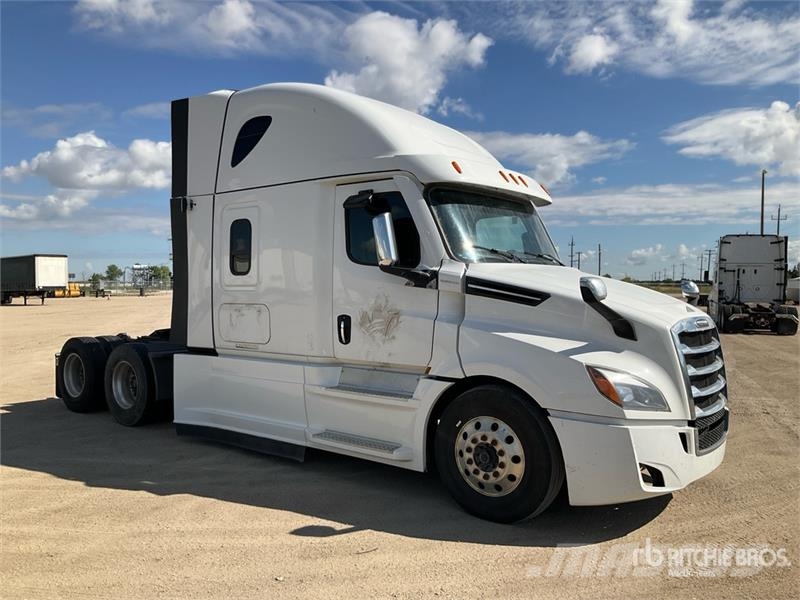Freightliner Cascadia 6x4 T/A Sleeper Truck Tractor (Inoperable Седельные тягачи