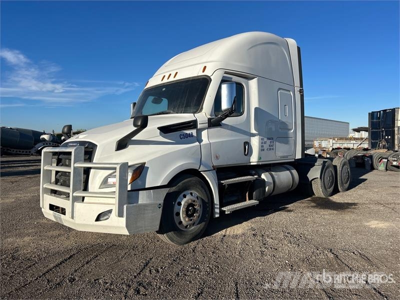 Freightliner Cascadia 126 6x4 T/A Sleeper Truck Tractor Cabezas tractoras