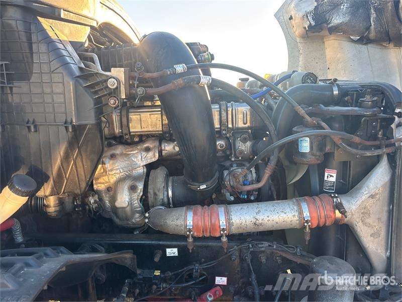 Freightliner Cascadia 6x4 T/A Sleeper Truck Tractor Traktorske jedinice