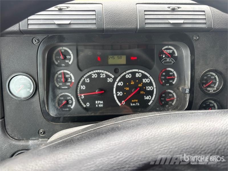 Freightliner Cascadia 125 6x4 T/A Sleeper Truck Tractor Vlačilci