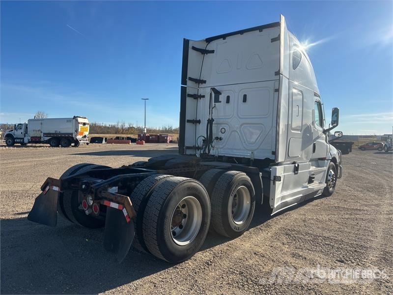 Freightliner Cascadia 6x4 T/A Sleeper Truck Tractor Tegljači