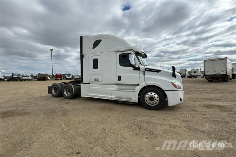 Freightliner Cascadia 126 6x4 T/A Sleeper Truck Tractor Cabezas tractoras