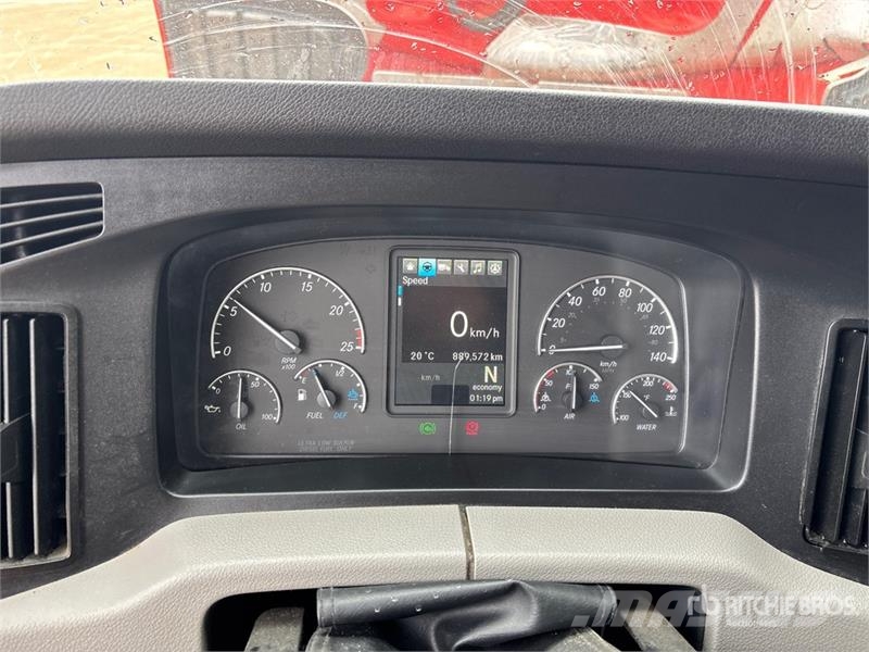 Freightliner Cascadia 126 6x4 T/A Sleeper Truck Tractor Vetopöytäautot