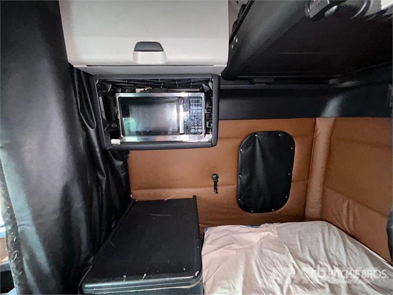 Freightliner Cascadia 126 6x4 T/A Sleeper Truck Tractor Truck Tractor Units