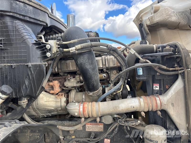 Freightliner Cascadia 126 6x4 T/A Sleeper Truck Tractor Sattelzugmaschinen
