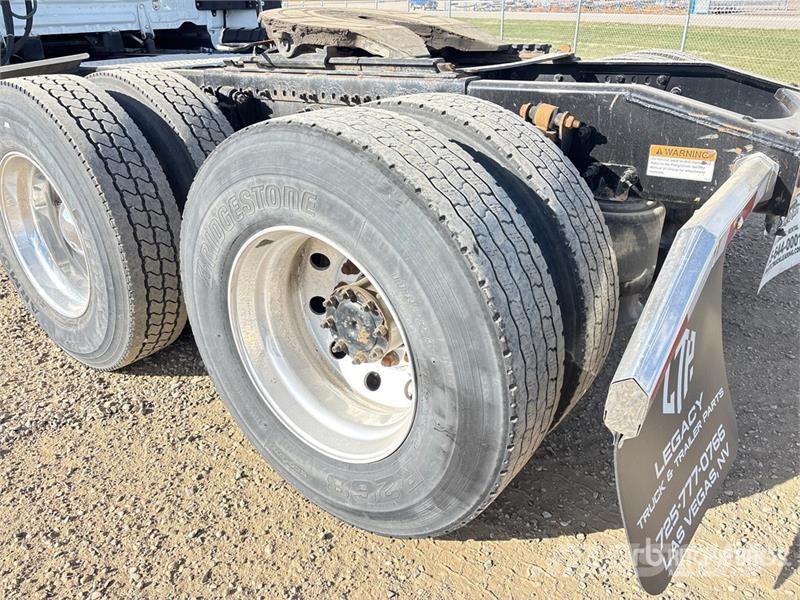 Freightliner Cascadia 126 6x4 T/A Sleeper Truck Tractor Ciągniki siodłowe
