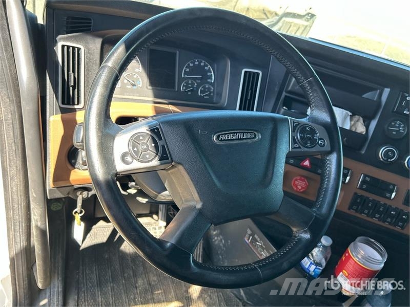Freightliner Cascadia 6x4 T/A Sleeper Truck Tractor Vilcēji