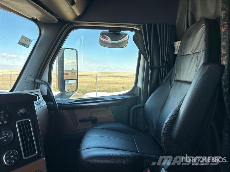 Freightliner Cascadia 6x4 T/A Sleeper Truck Tractor Vilcēji