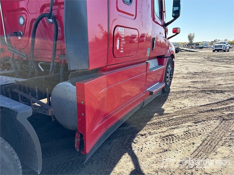 Freightliner Cascadia 126 T/A Sleeper Truck Tractor Camiones tractor