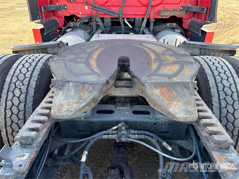 Freightliner Cascadia 126 T/A Sleeper Truck Tractor Camiones tractor