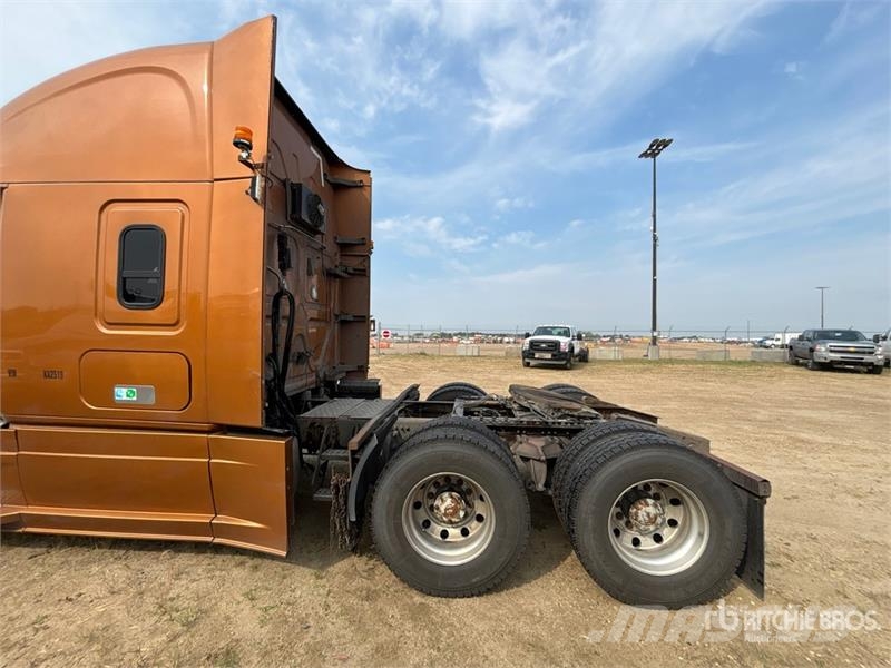 Freightliner Cascadia 126 6x4 T/A Sleeper Truck Tractor (Inoper Motrici e Trattori Stradali