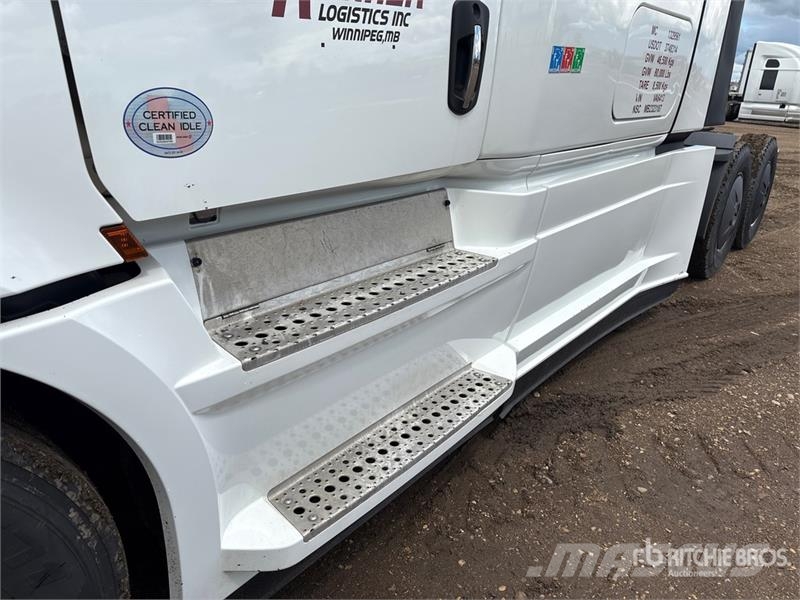 Freightliner Cascadia 126 6x4 T/A Sleeper Truck Tractor Camiones tractor