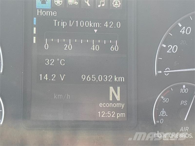 Freightliner Cascadia 126 6x4 T/A Sleeper Truck Tractor Тягачі